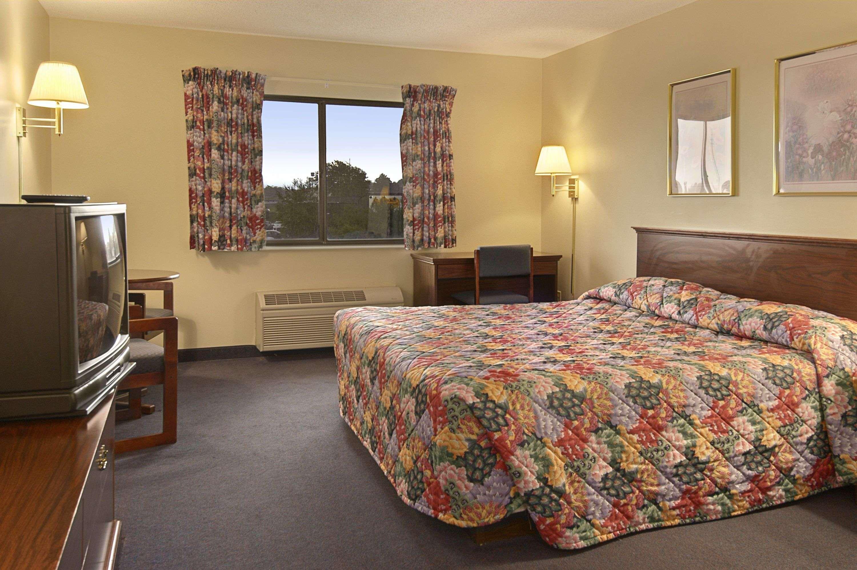 Ramada Limited - Mount Sterling Hotel Buitenkant foto