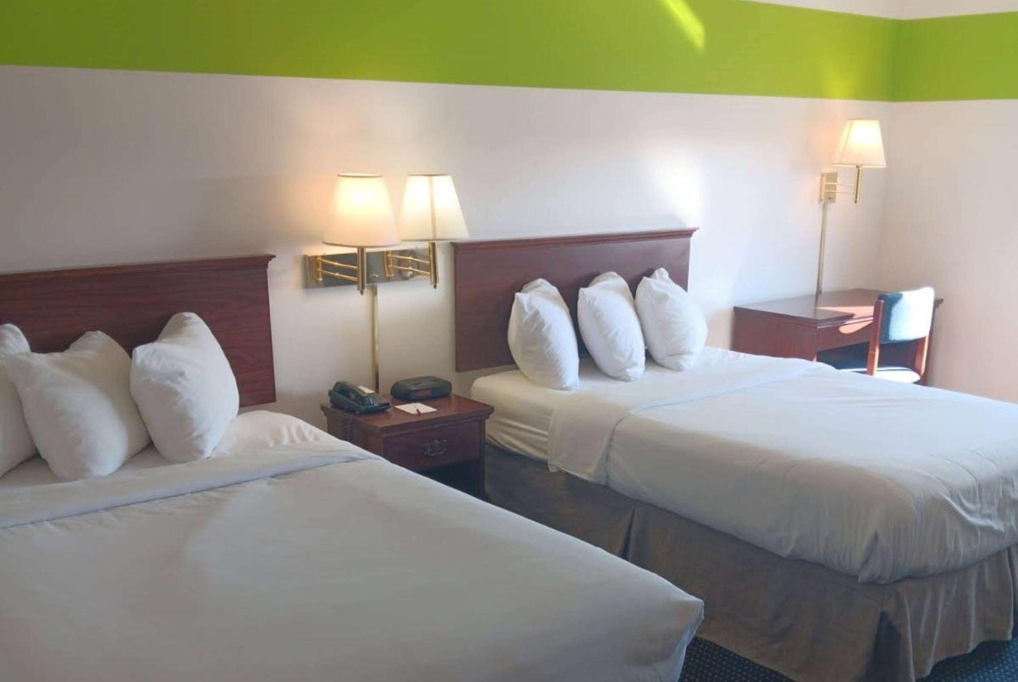 Ramada Limited - Mount Sterling Hotel Buitenkant foto